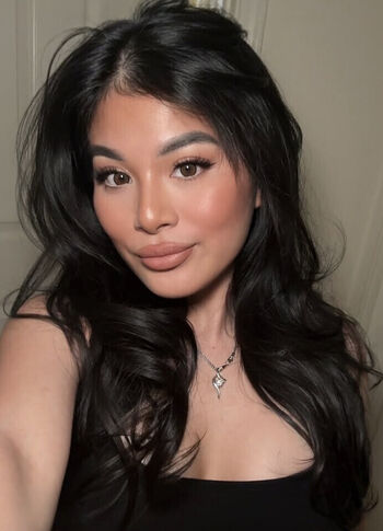 Full leaked Aleenatran private onlyfans photo