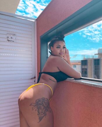 Full leaked Alineoliveira private onlyfans photo