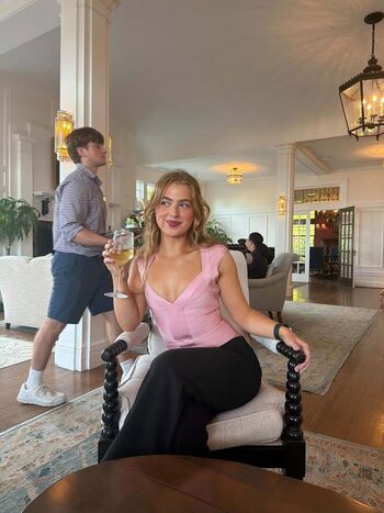 Anais Gallagher