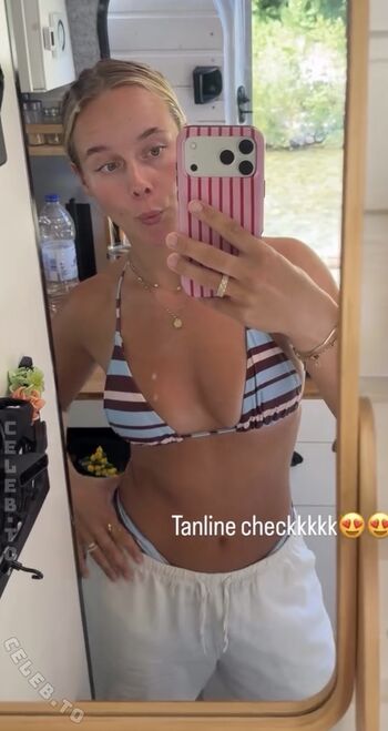 Angelinajoleen_