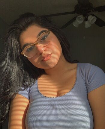 Full leaked Anniesbookstore private onlyfans photo