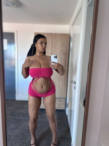 Full leaked Arabellaaaxoxo private onlyfans photo