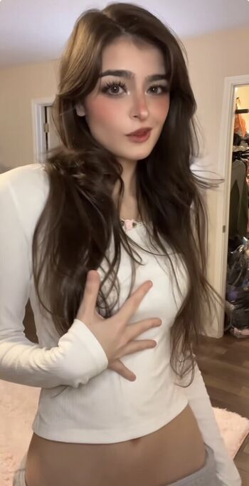 Full leaked Aruuu private onlyfans photo