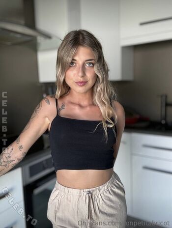 Ava Abricot