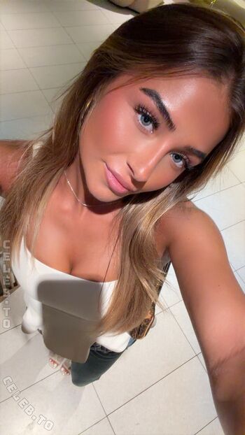Ava Majury