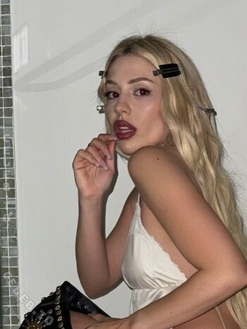 Ava Max