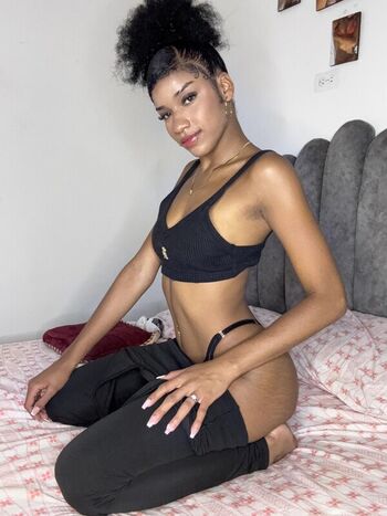 Full leaked Avamystiquex private onlyfans photo
