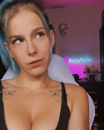 Full leaked Avery petite private onlyfans photo