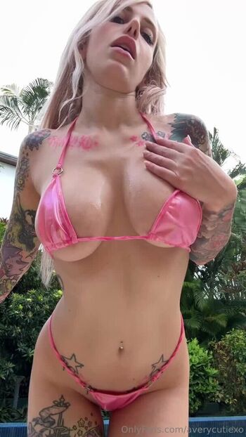 Full leaked Averyofficial private onlyfans photo