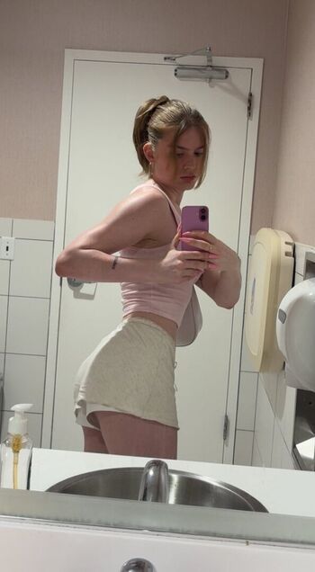 Full leaked Bambi snow private onlyfans photo