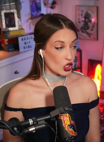 BasicWitGirl