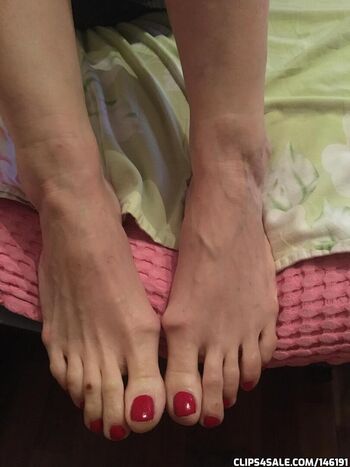 Bigfeetgirls
