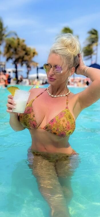 Blondie_mom_bay