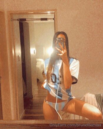 brunettemiaa