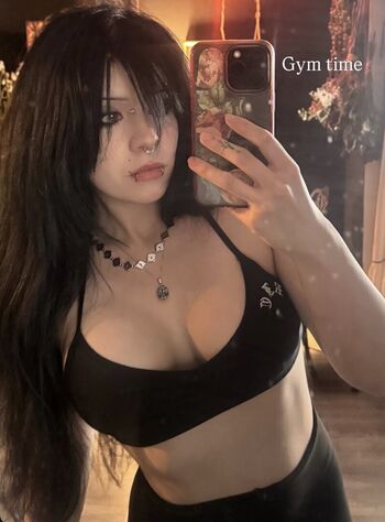 BuffGothMom