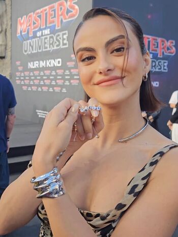 Camila Mendes