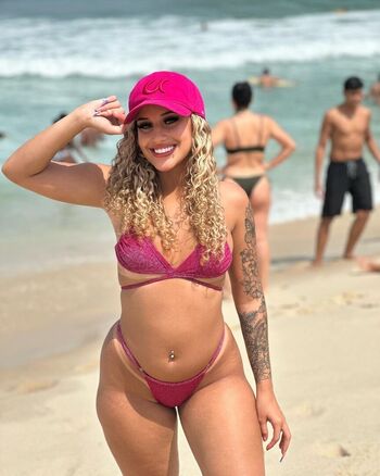 Carine Bastos