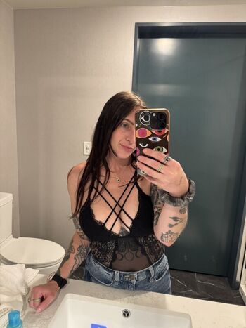 Full leaked Chelsswellss private onlyfans photo