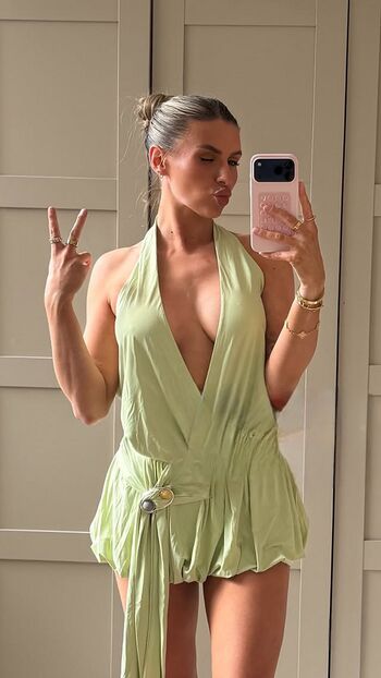 Chloe Burrows