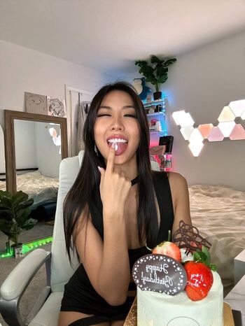 Classic_Christinee