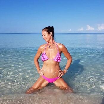Full leaked Classy hot babe private onlyfans photo