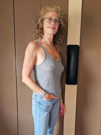 Full leaked Classy hot babe private onlyfans photo