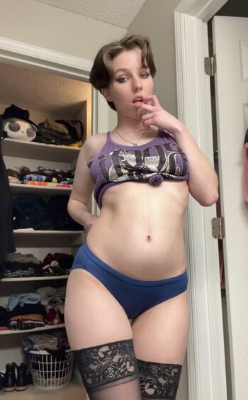 Full leaked Comfygrimrose private onlyfans photo