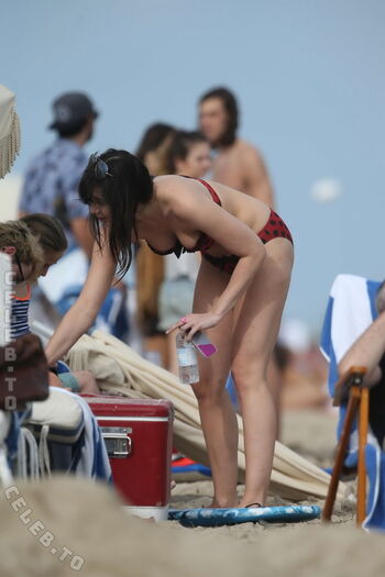Daisy Lowe