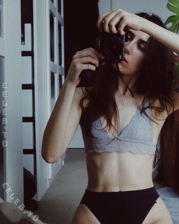 Dodie Clark
