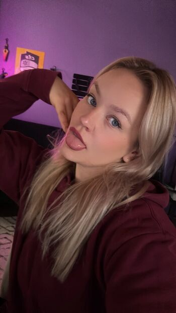 Full leaked Elinajasmin private onlyfans photo
