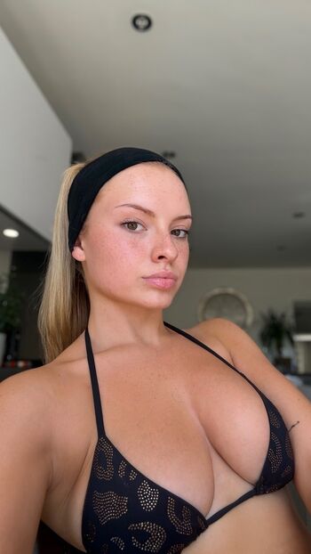 Elle Botterill