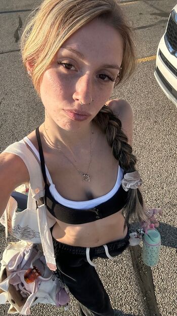 Full leaked Ellesasmrr private onlyfans photo