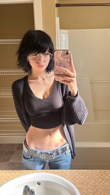 Full leaked Ellibear private onlyfans photo
