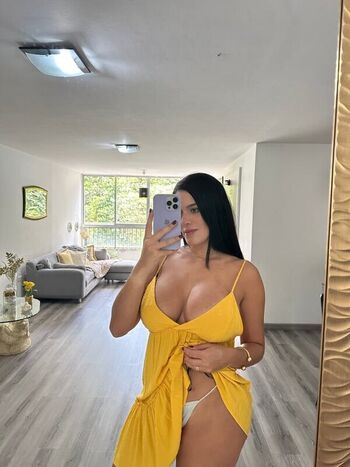 Full leaked Ellyyy private onlyfans photo