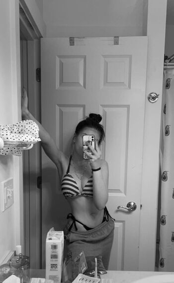 Full leaked Elsuzannee private onlyfans photo