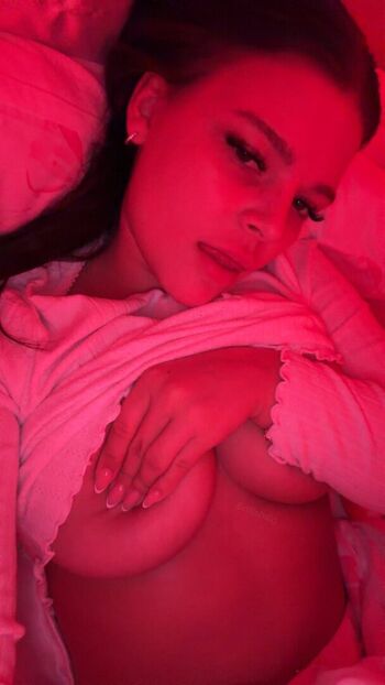 Full leaked Eviesells private onlyfans photo