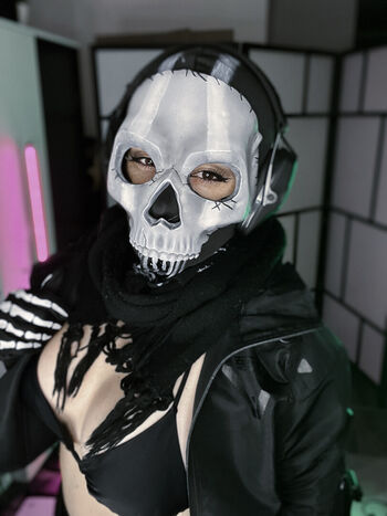 Ezy Summers Cosplay