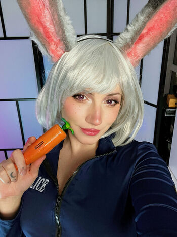 Ezy Summers Cosplay