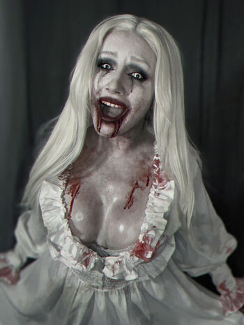 Ezy Summers Cosplay