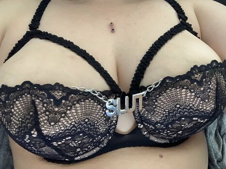 Full leaked Fatalgothmom private onlyfans photo