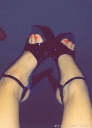Full leaked Fetish mommy private onlyfans photo