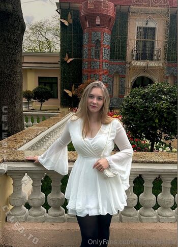 Full leaked Flirtysophiaa private onlyfans photo