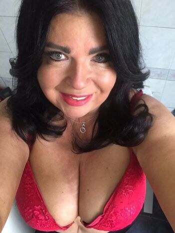 Gilf Mandy Hayes