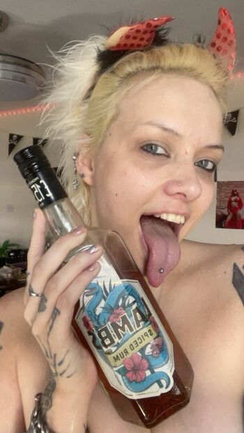Full leaked Glitterqueen private onlyfans photo