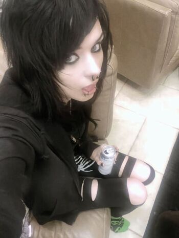 Graveyardbaby008