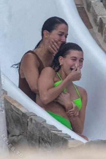 Hailey Bieber