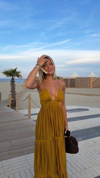 Full leaked Hello iris page private onlyfans photo