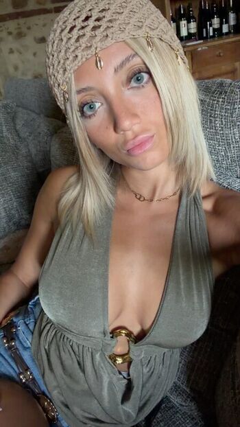 Full leaked Hello iris page private onlyfans photo