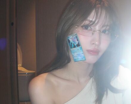 Hirai Momo