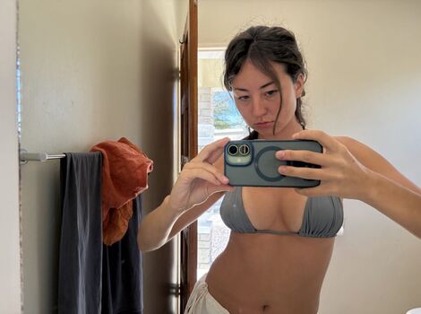 Hitchhikercourtney